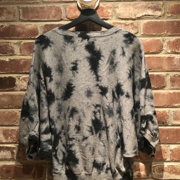 Buttoned Top/ Sweater - Picture 2 of 4